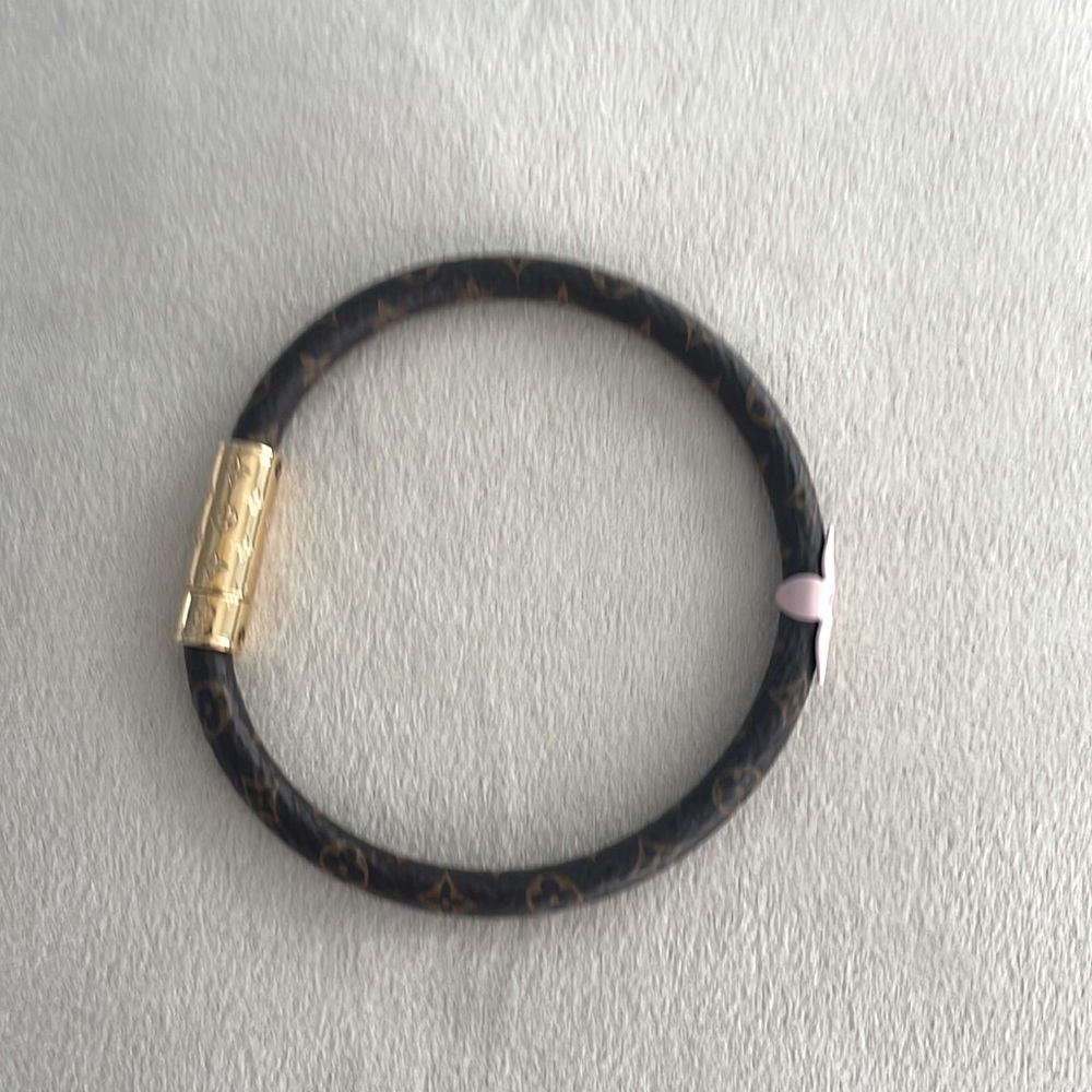 Luis Vuitton confidential leather monogram bracelet worn twice